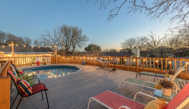 Fantastic Pool, Gameroom, Fire pit & BBQ at the Medical center