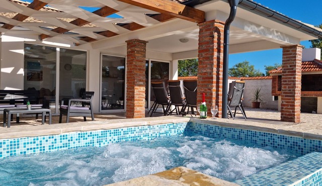 Fantastic pool villa for 6 adults and 2 children and dog with sauna nearby