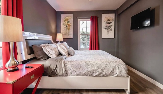 FANTASTIC RENOVATED 1BR HOME with PRIVATE FENCED PATIO in NOHO ARTS DISTRICT p21