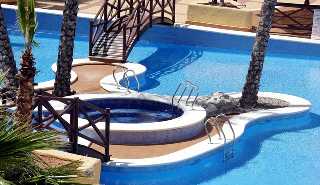 Fantastic sea views, wifi, 2 swimming pools, parking