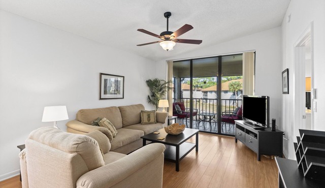 Fantastic Shorewalk Vacation 2 bed/2 bath condo/Lake view/close to IMG, beaches