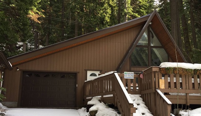 Fantastic Strawberry / Twin Bridges Home w/ Great Amenities and across the River