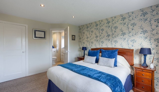 Fantastic top floor apartment next to Gleneagles