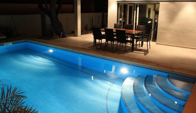 Fantastic top modern holiday home with large solar heated pool near the beach