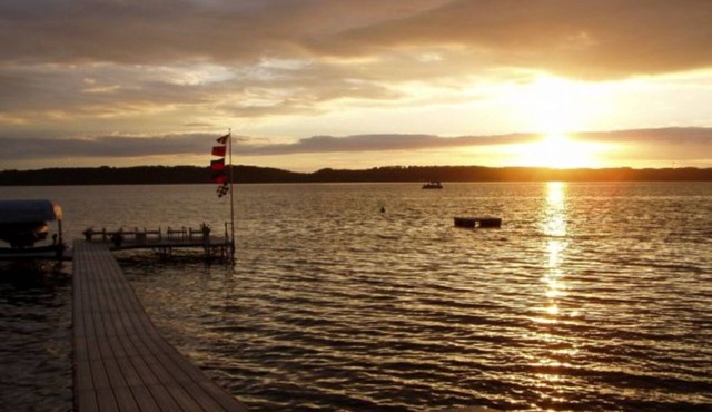Fantastic Torch Lake Waterfront Cottage B ~ Tennis Court ~ Kayaks And SUP's!