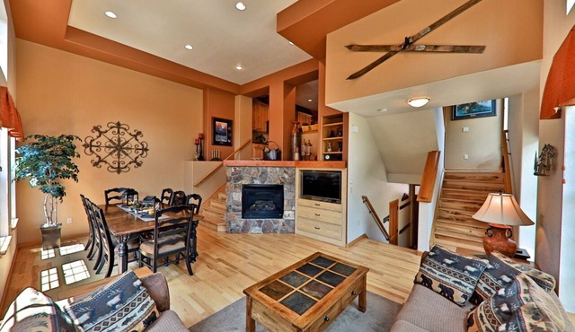 Fantastic townhouse in the heart of Downtown. Best in Red Quill Village