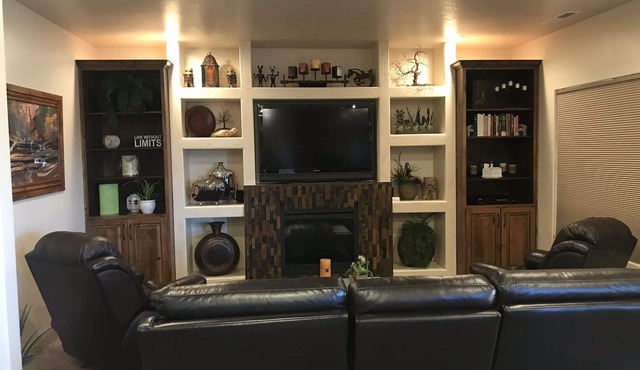 FANTASTIC UNOBSTRUCTED VIEW OF PINE MTN & QUIET GET-AWAY FOR MATURE COUPLES.nnn