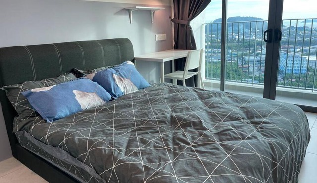 Fantastic View, Cozy and Lovely 3BR Condo at Meritus Residensi