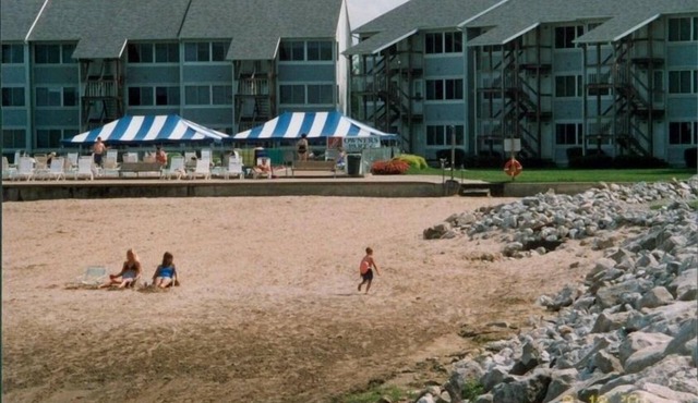 Fantastic View Waterfronts Condo Pool Beach Jet Express All Tile Updated Condo