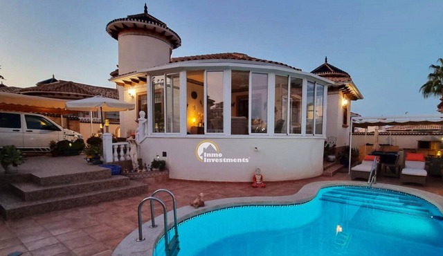 Fantastic villa -10 minutes walk to the beach