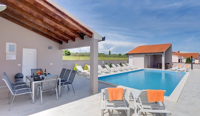 Fantastic villa with private pool, BBQ area