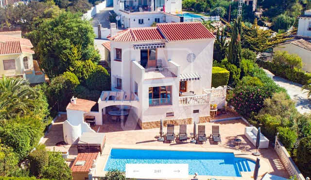 Fantastic villa with sea views, lots of peace and quiet, large pool, close to the beach