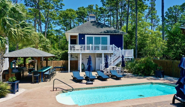 Fantastic Water Views, Pool, Hot Tub, Outdoor Kitchen, Fishing Dock, Waterfront Updated Home, DogsOK