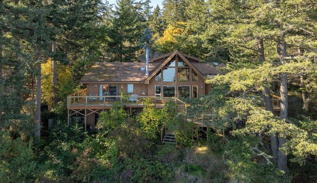 Fantastic Water Views, Private, Pet-Friendly, Close to Moran State Park, Trails