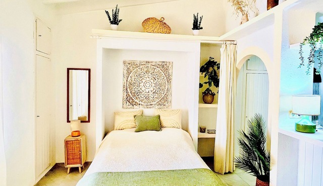 Fantastically beautiful studio with sun terrace and sea view, up to four people