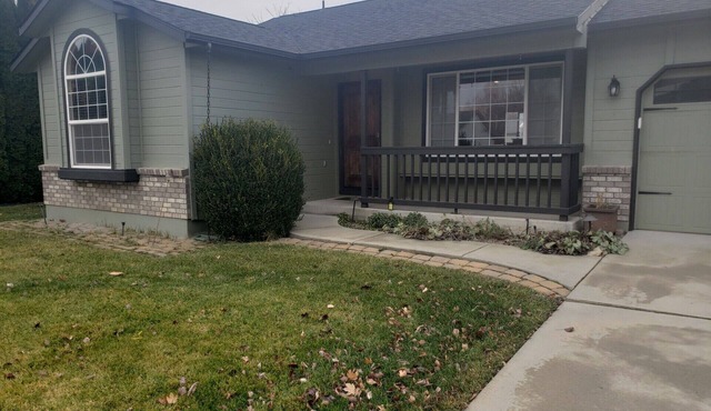 Fantastically located 3-bedroom house with a pool in charming Boise