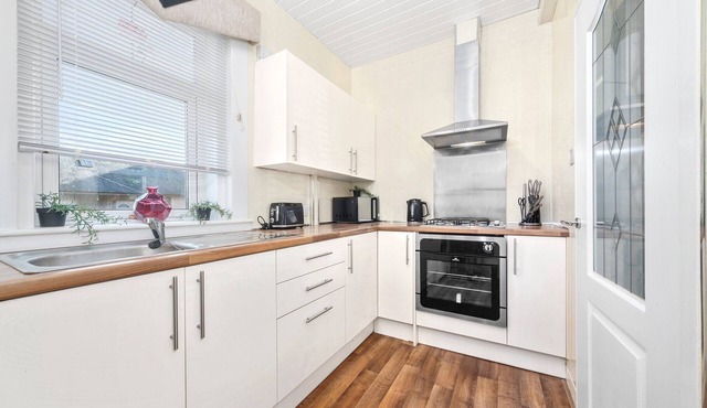 Fantastically positioned ground floor apartment in centre of Hamilton