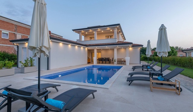 Fantastische Pool-villa 9 km von Poreč Entfernt