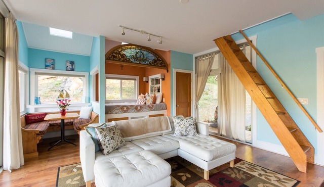 Fantasy Cottage: Private Pond, Waterfall, Hot Tub