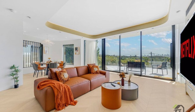 Fantasy Harbour view & Beach access in Vaucluse