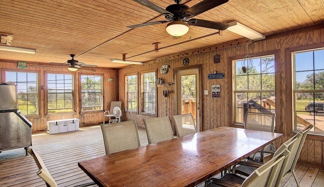 Fantasy Oaks Lodge 4 Bedroom Home by RedAwning