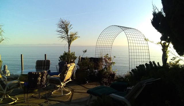 Fanti-sea studio with amazing panoramic view!! Entire backyard to yourselves.