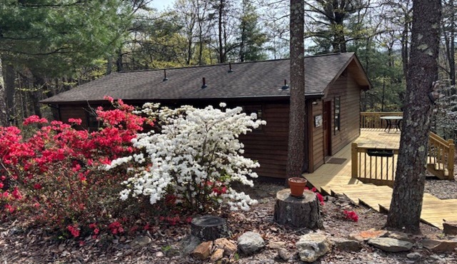 Far A Way Cabin – Private Retreat in the NC Foothills