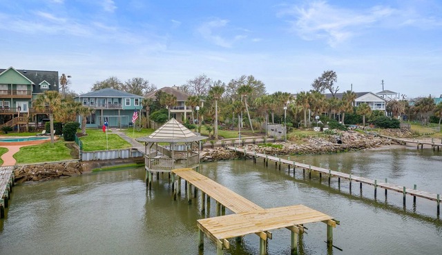 Far Far A-Bay| BeachBox | Bay