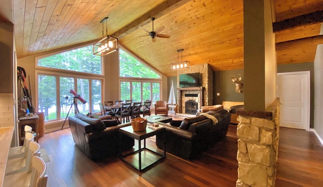 Far Far Away Cottage - Beautiful cottage on a private lake 300ft waterfront