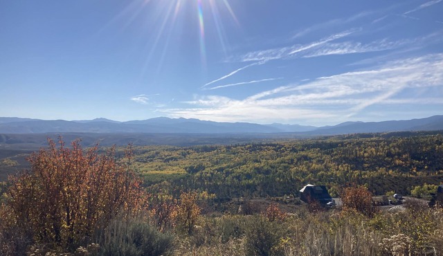 Far from crowds, dog friendly, spa amenities, on a remote 80 acre mountain top