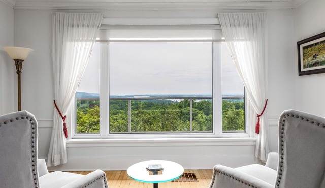 Far Horizons Vacation Luxury home in Montebello, Quebec