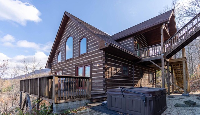 Faraway Skies- 100 mile views Hot tub, total privacy, 20 mins to Boone