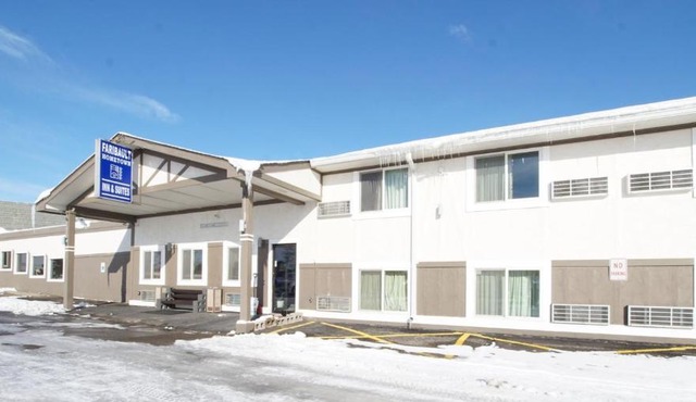 Faribault Hometown Inn & Suites