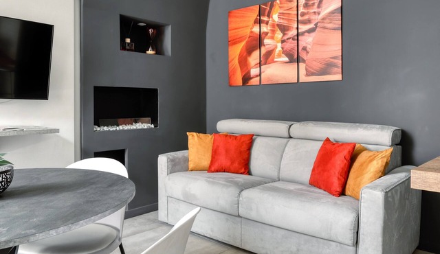Farini 74 Design Apartment – Metro M3, WiFi, AC