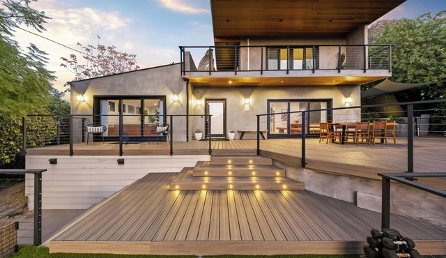Farley Court - Stylish Hillside Residence with Stunning Views