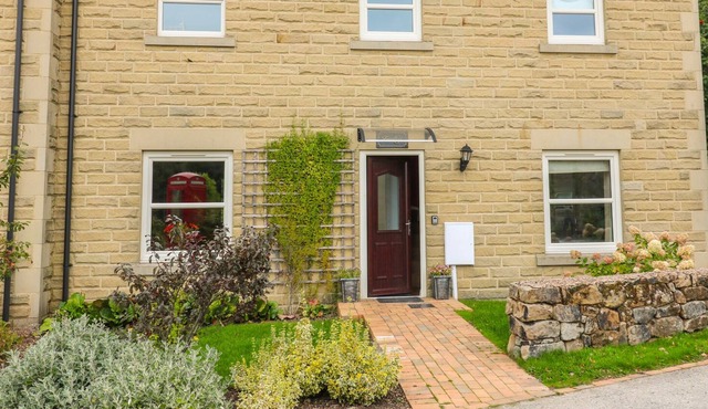 FARLEY, pet friendly, luxury holiday cottage in Matlock