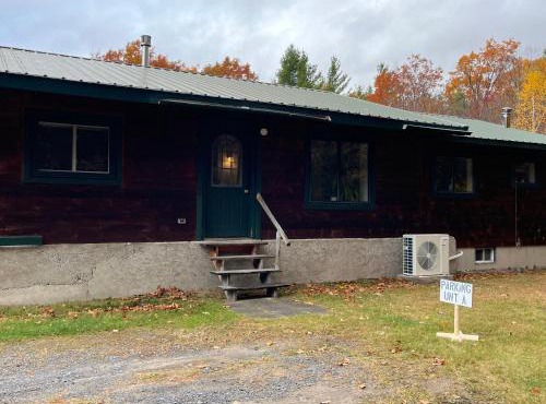 Farm at 420 Apt A 8 mins from whiteface