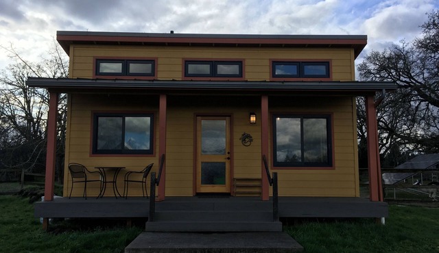 Farm bungalow with easy access to Albany and Corvallis