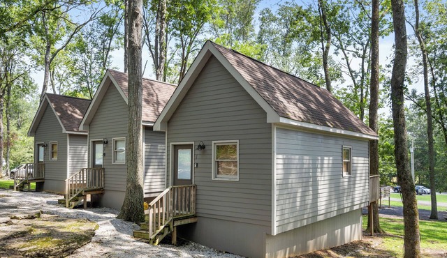 Farm Cabin 3, Sleeps 4, on 180 Acre Farm near Nashville- Wedding/Events Welcome