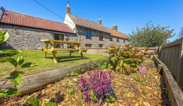 Farm Cottage (Cosy Coastal Retreat-Dog Friendly)