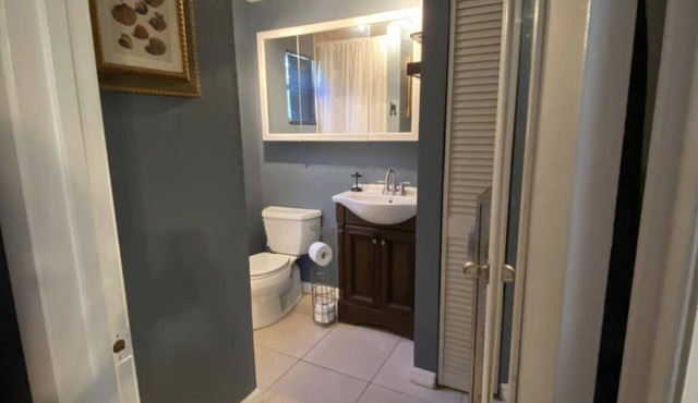 Farm Cottage- Quiet but Close to Everything