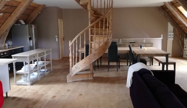Farm dating from 1870 for lovers of the great outdoors. Sleeps 8-10 in the Cézallier.