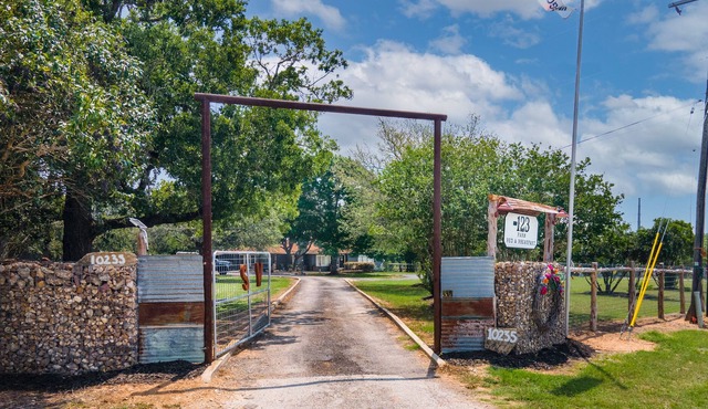 Farm experience guest house B&B - Booking for SATX Rodeo-horse trailers welcome!