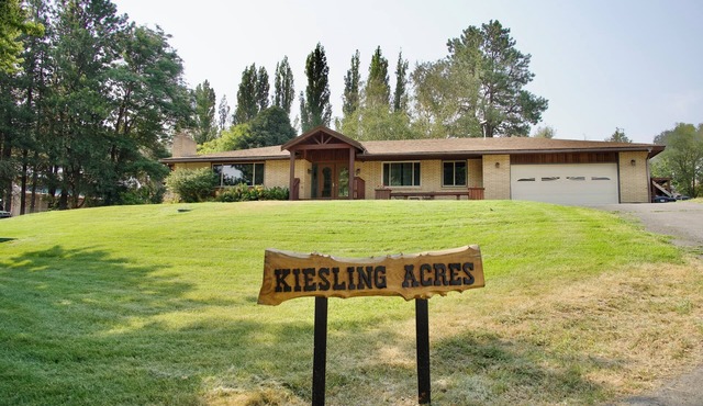 Farm Getaway with hot tub and private indoor heated pool