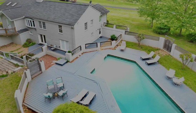 Farm, grill, mountain view, near Charlottesville!