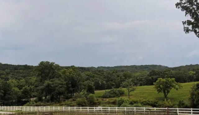 Farm Guesthouse with goats and sheep; close to canoe