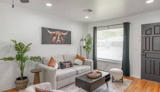 Farm House - 1 min to Integris/State Fair/downtown