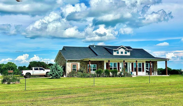 Farm House Acreage POOL&Outdoor Kitchen near OU stadium Norman,OK PET FRIENDLY