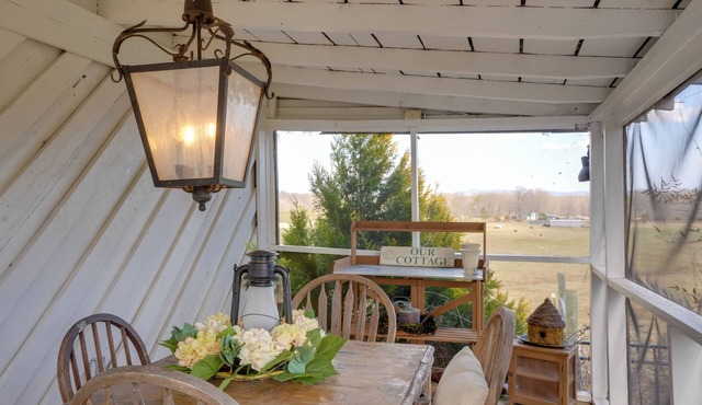 'Farm House at Fairview' Rustic Retreat in Amherst