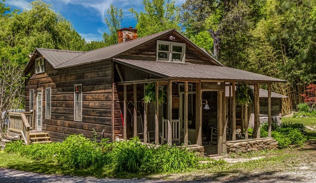 Farm House at Kaluna Farm Retreat